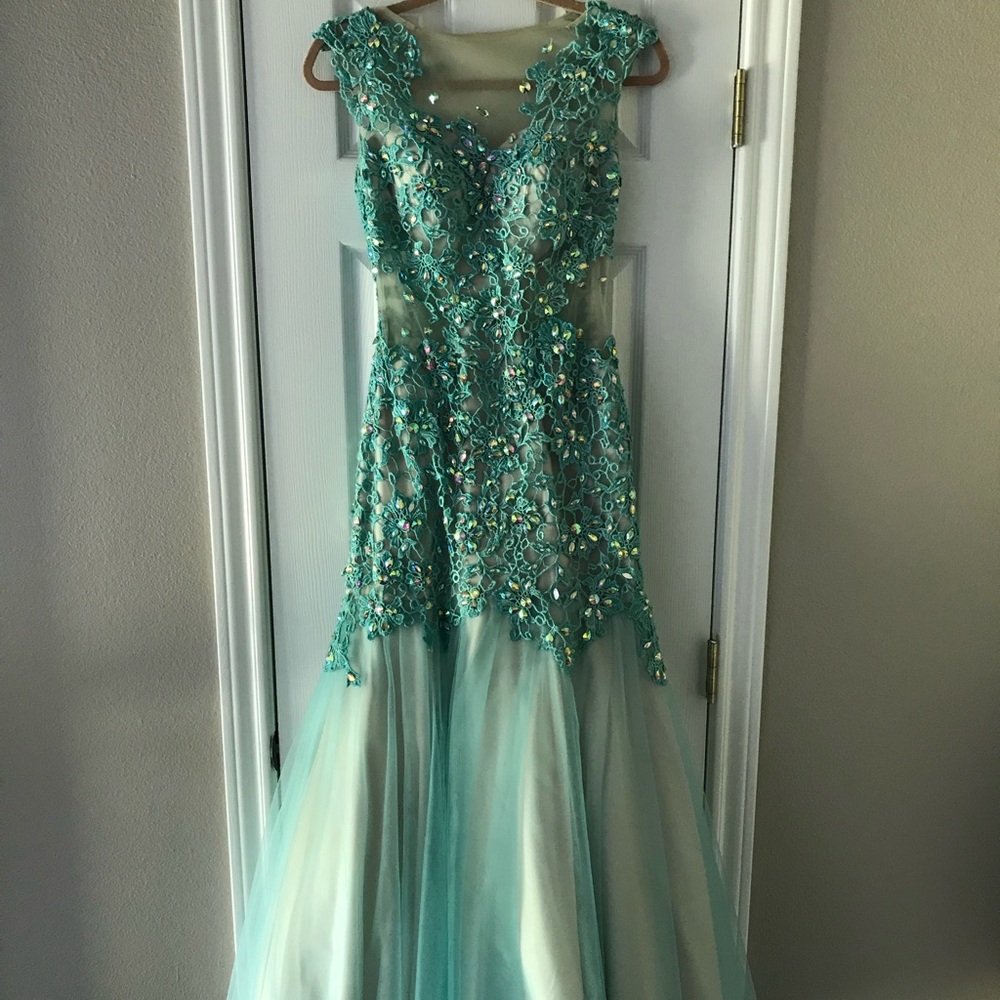 PROM/PAGEANT GOWN